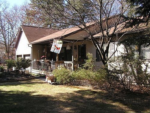 3rd image of 109 Barretts Ave
