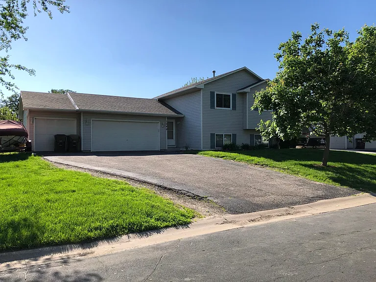 1048 Meadow St — Photo 1