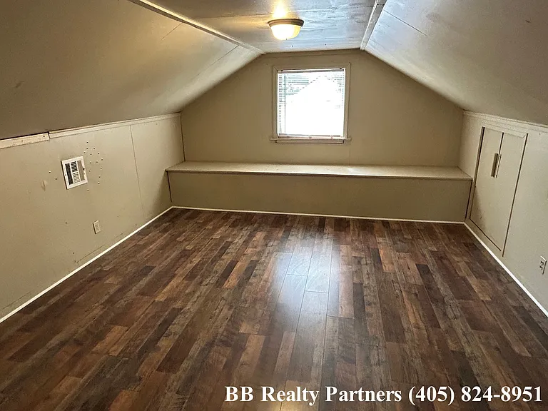 3328 E 6th St — Photo 18