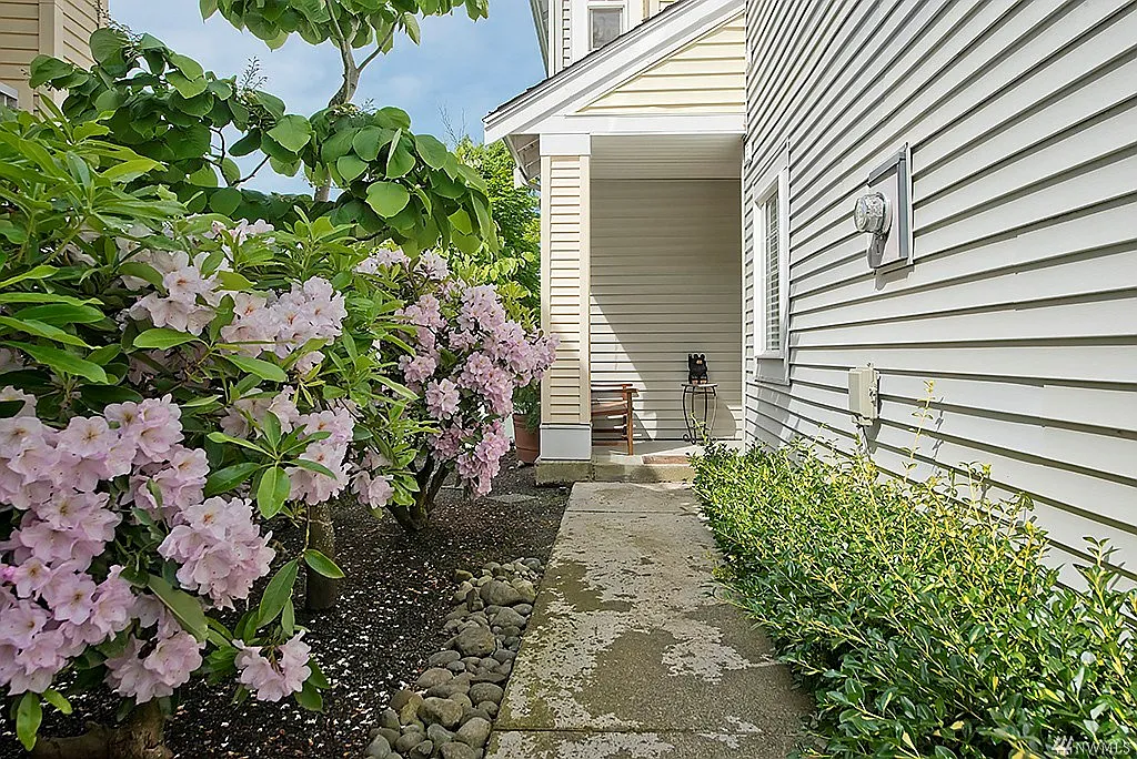 3 bed, 2.5 bath, 1732 sqft, $3,000 — Photo 2