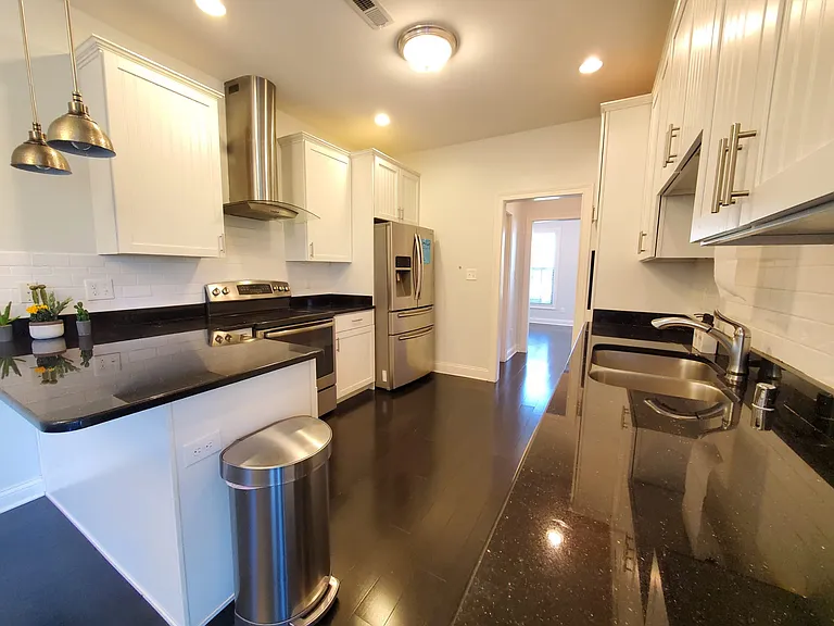 3260 Beacon St — Photo 12