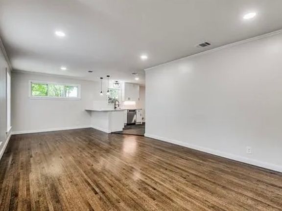 2nd image of 2050 Oates Cir