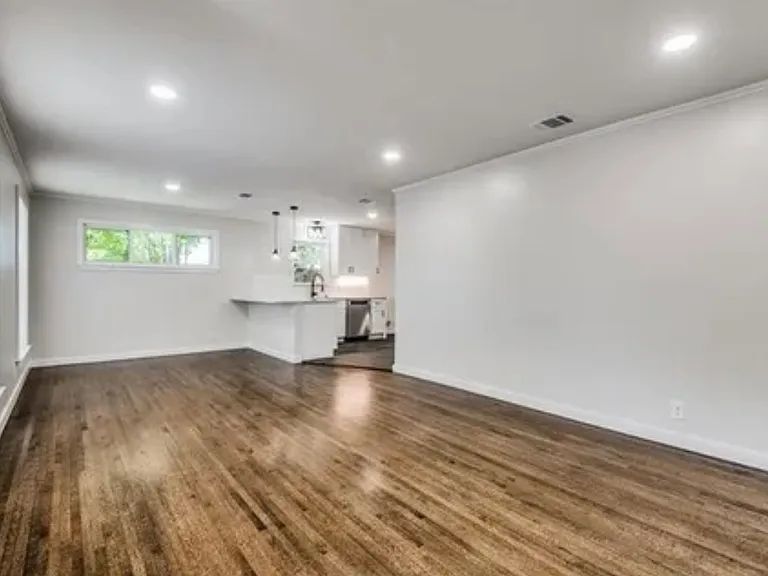 2050 Oates Cir — Photo 2