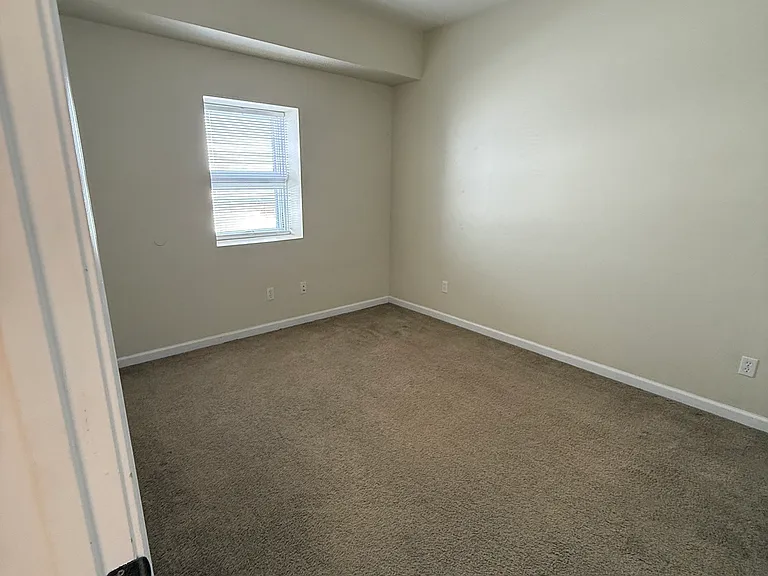 1095 E Main St — Photo 8
