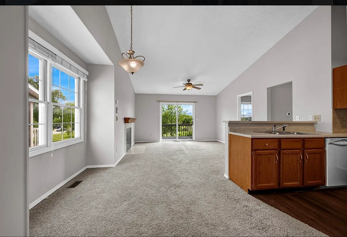 3 bed, 1462 sqft, $2,100 — Photo 2