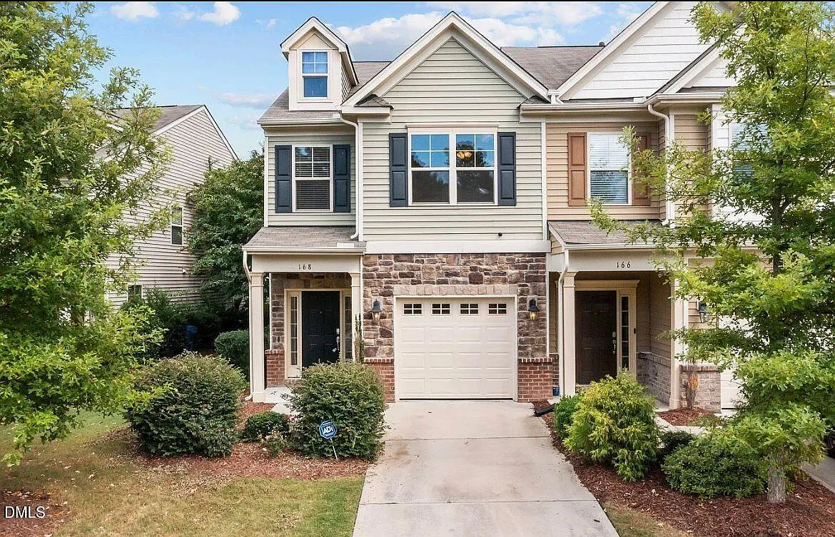 3 bed, 2.5 bath, $2,095 — Photo 1