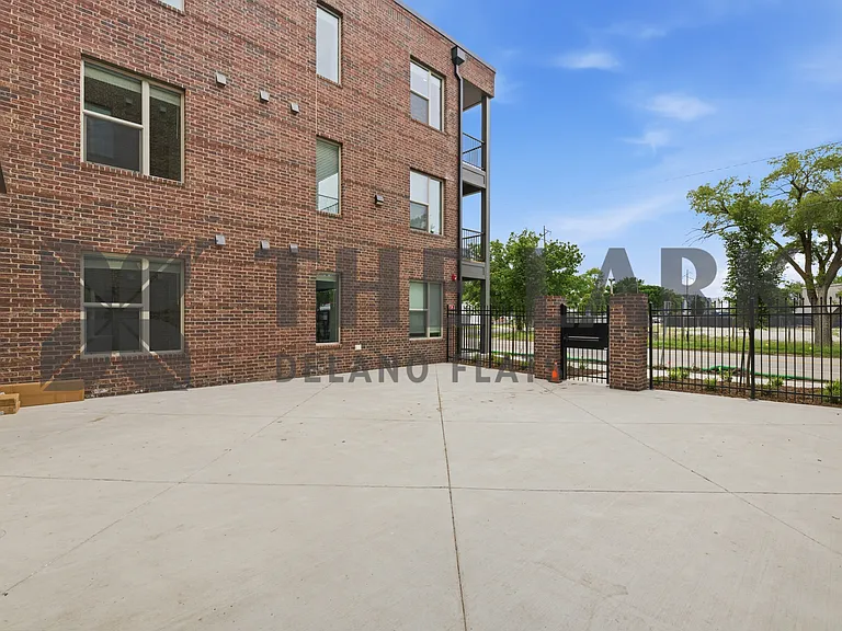 721 W Maple St #1000 — Photo 5