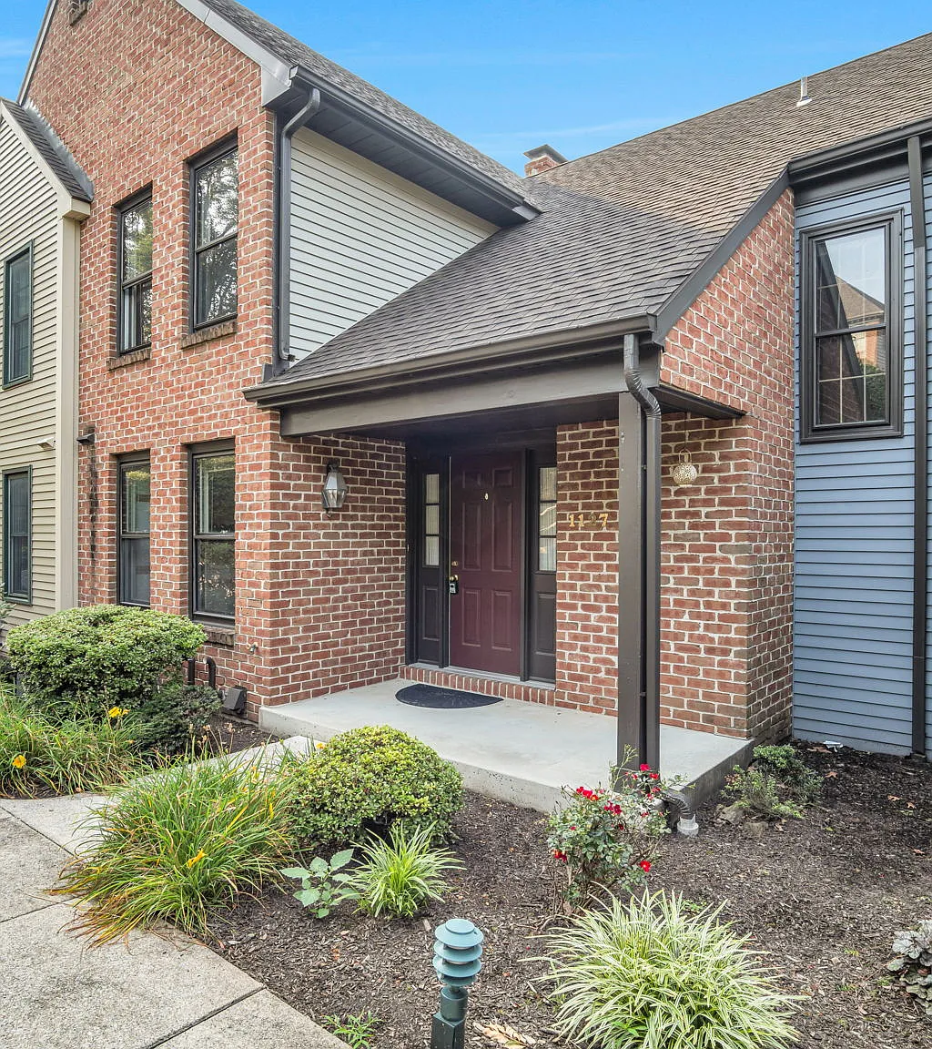 3 bed, 2.5 bath, 1992 sqft, $2,200 — Photo 3