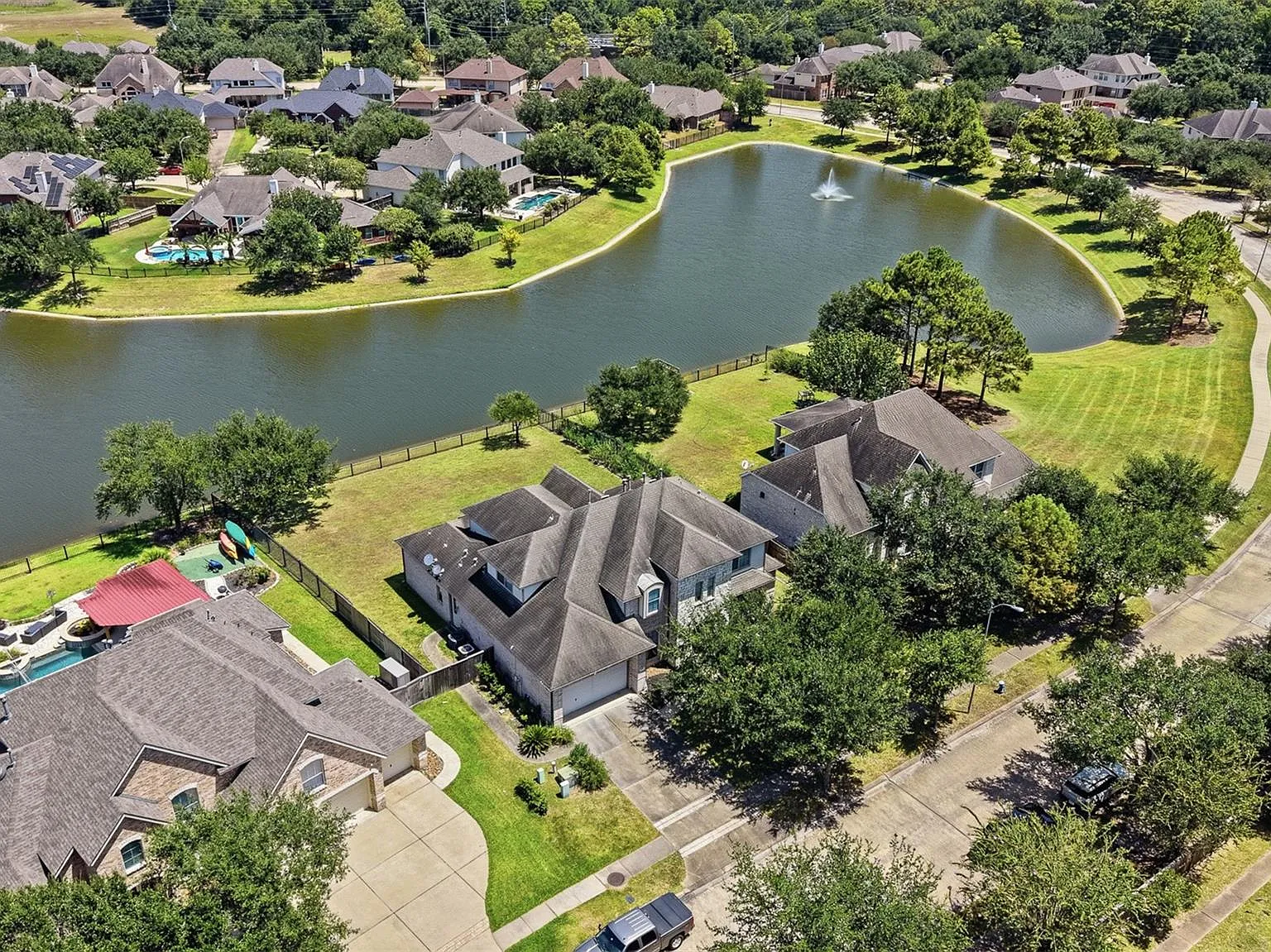 5 bed, 4.5 bath, 4220 sqft, $5,500 — Photo 3