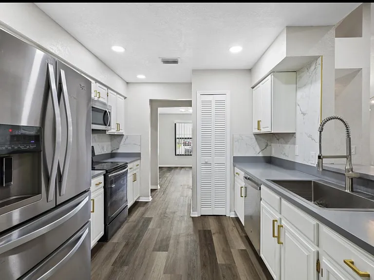 2024 SW Monterrey Ln — Photo 11