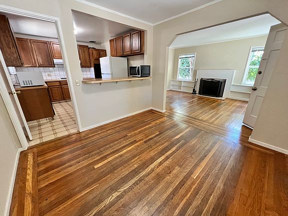 5th image of 119 Park St