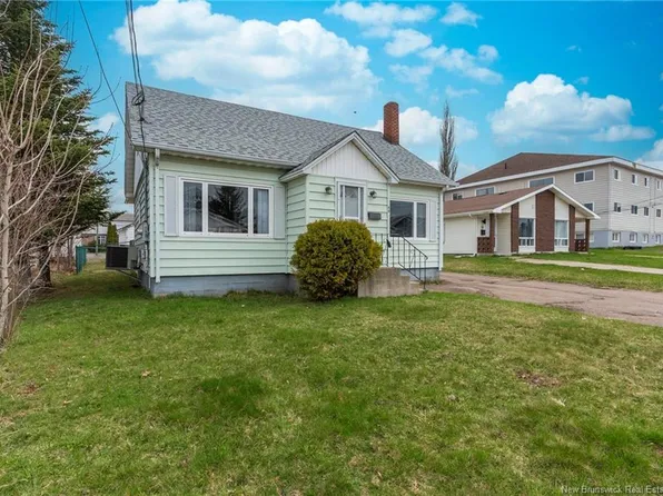 49 Mansfield St, Moncton, NB E1A 2V8