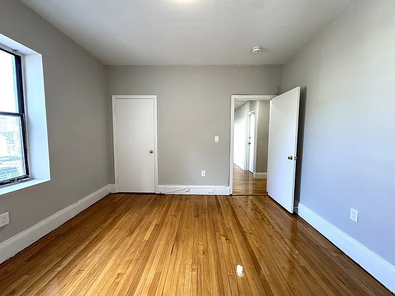 8 Langmaid Ave #4 — Photo 2
