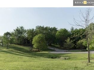 13911 NW Timber Rdg, Kansas City, MO 64152