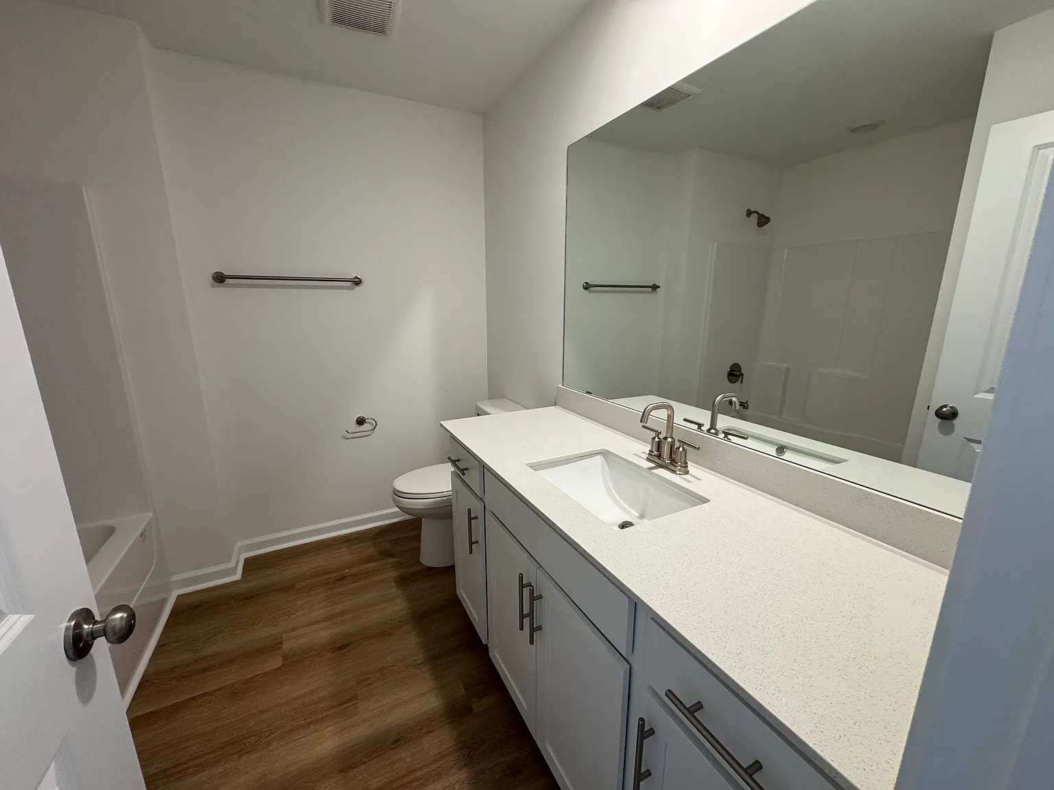 3 bed, 2.5 bath, 1736 sqft, $1,975 — Photo 2