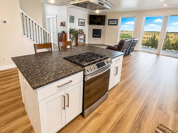 4th image of 1901 NE Camas Ln