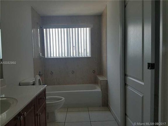 4th image of 406 NW 22nd Ave APT 207