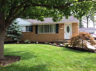 2740 Voorheis Rd, Waterford, MI 48328