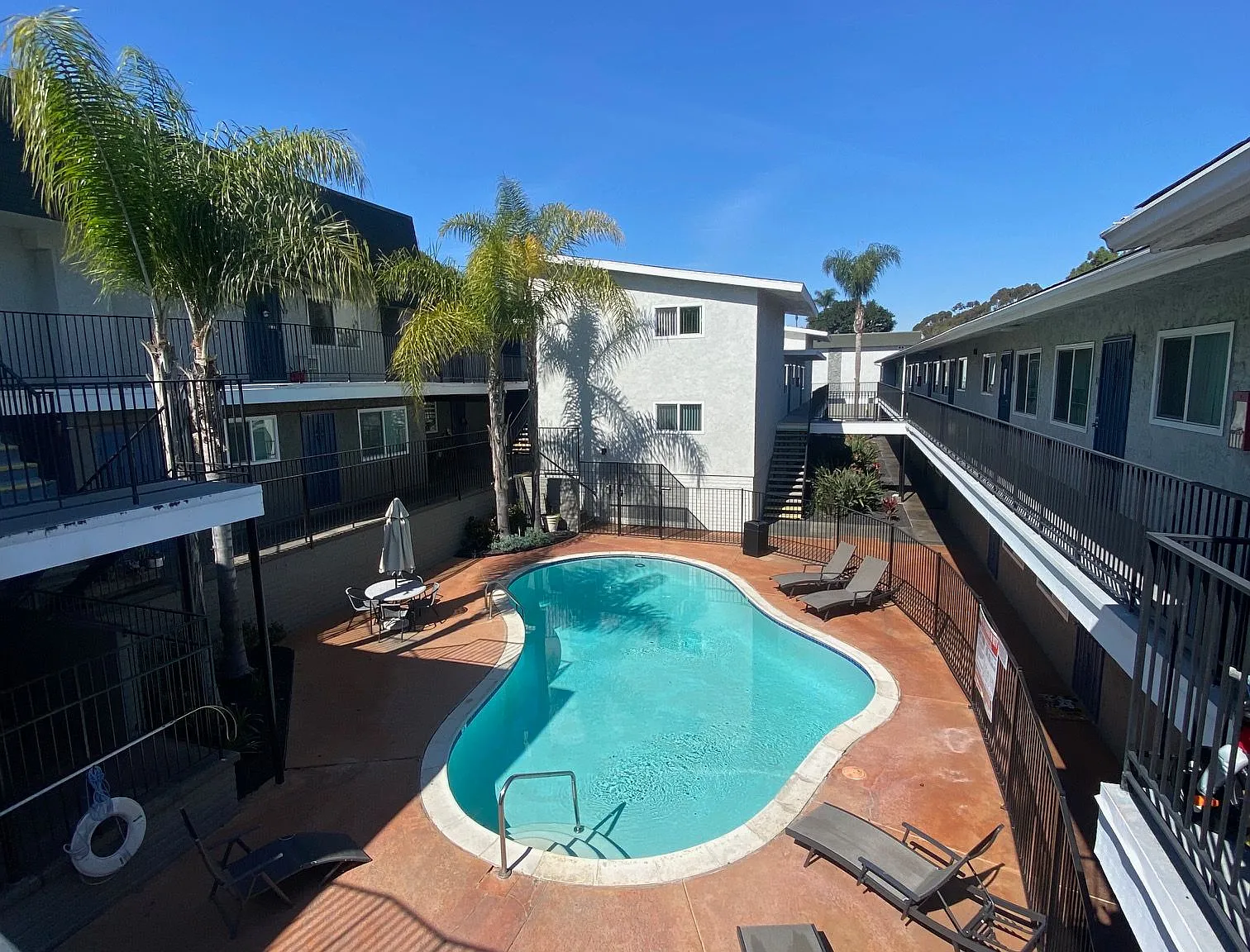 Vista Capri Apartments — Photo 3