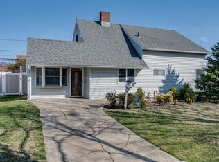 311 Duckpond Dr S, Wantagh, NY 11793