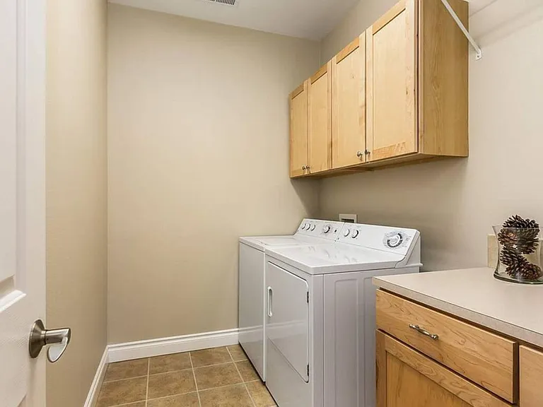 729 SW Silver Lake Blvd — Photo 13
