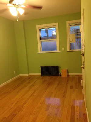 Rented by Zikos Realty Services | media 6