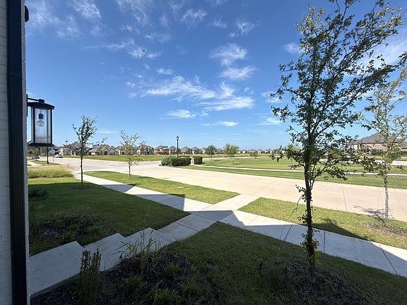 4th image of 14902 Hometown Dr
