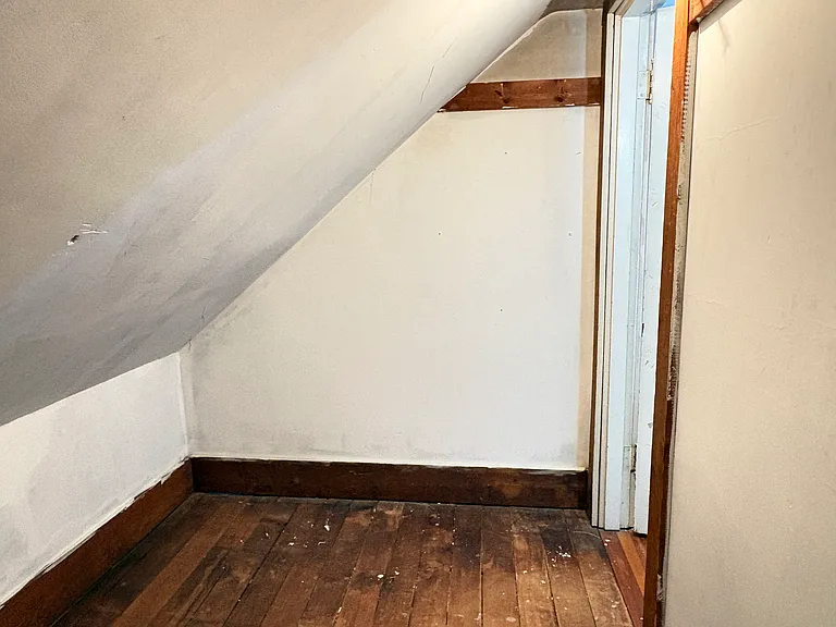 114 E Main St — Photo 14