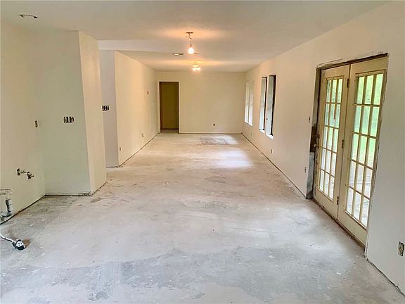 5th image of 2422 Hayden Rd