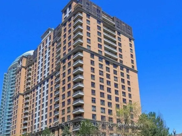 18 Sommerset Way, Toronto, ON