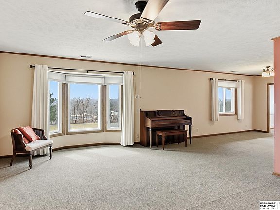 3rd image of 7904 Park Dr