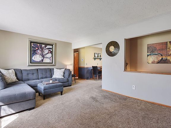 4th image of 2704 Sunset Ln