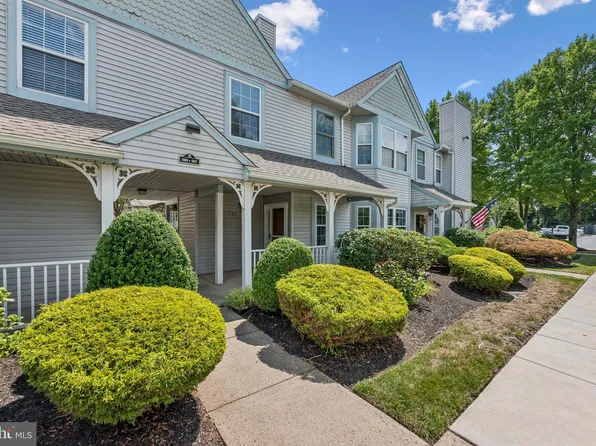 303 Sweetwater Dr, Cinnaminson, NJ 08077
