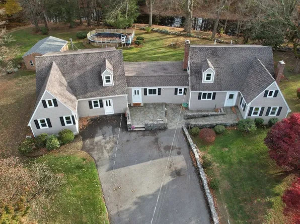 122 Park St, North Reading, MA 01864