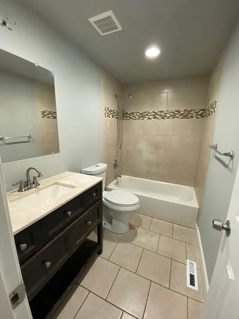 3 Bedroom Remodeled Unit! — Photo 4