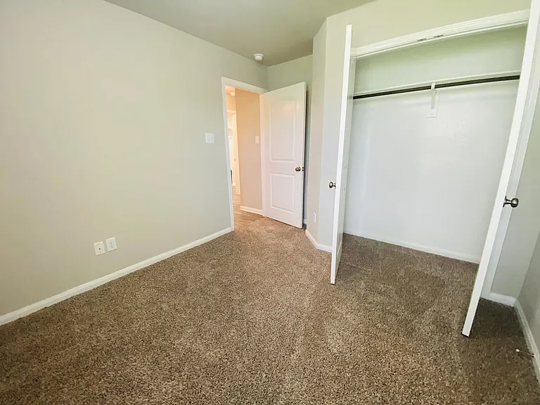 1907 Delano Dr — Photo 13