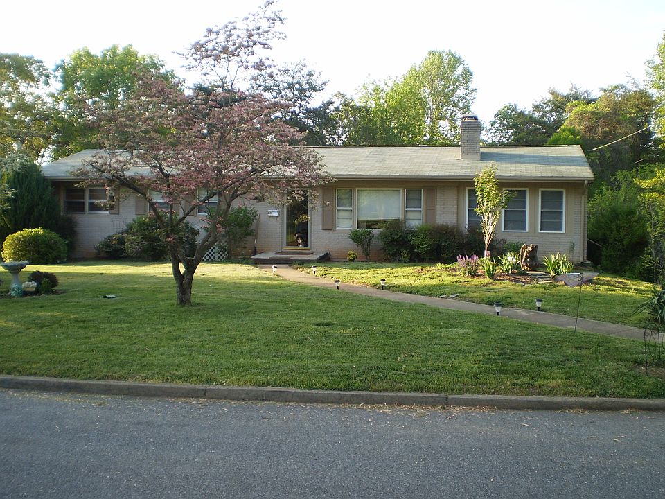 1st image of 504 Hayes Dr