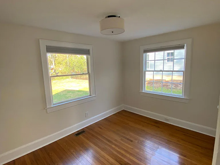 420 Bickett Blvd — Photo 16