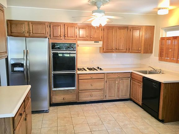 4th image of 960 Preakness Ln