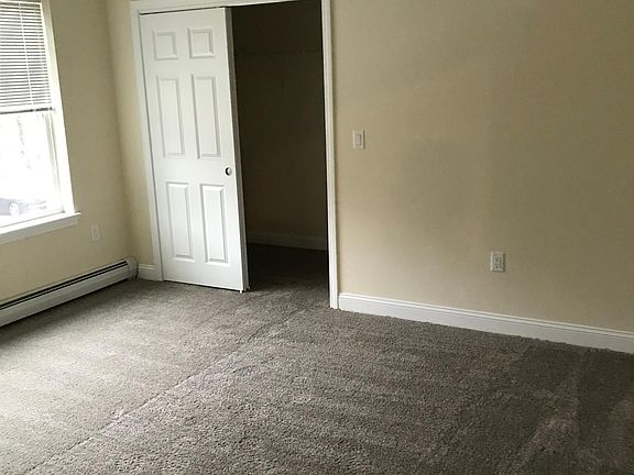 5th image of 1 Greenleaf Dr #1A