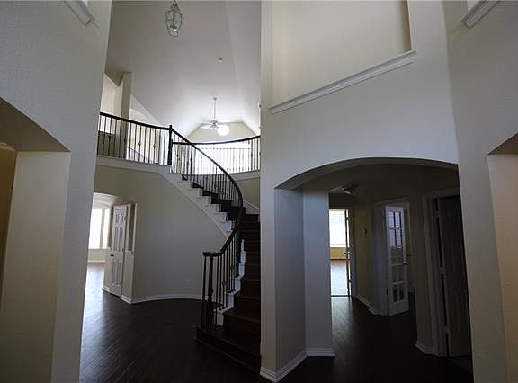 4th image of 1032 Hosington Dr