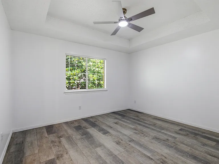 305 W Mill Valley Dr — Photo 32