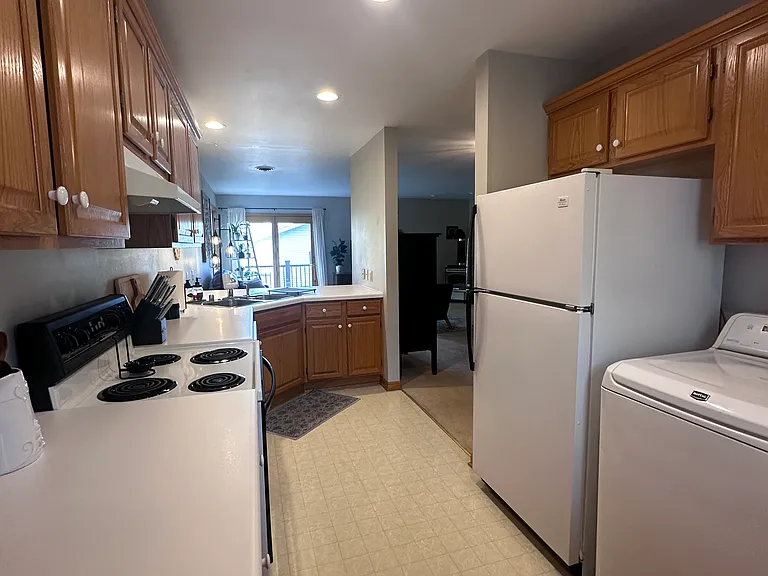 442 Meadowridge Cir — Photo 9