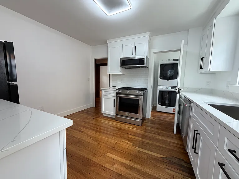 24 Louise St #24 — Photo 2
