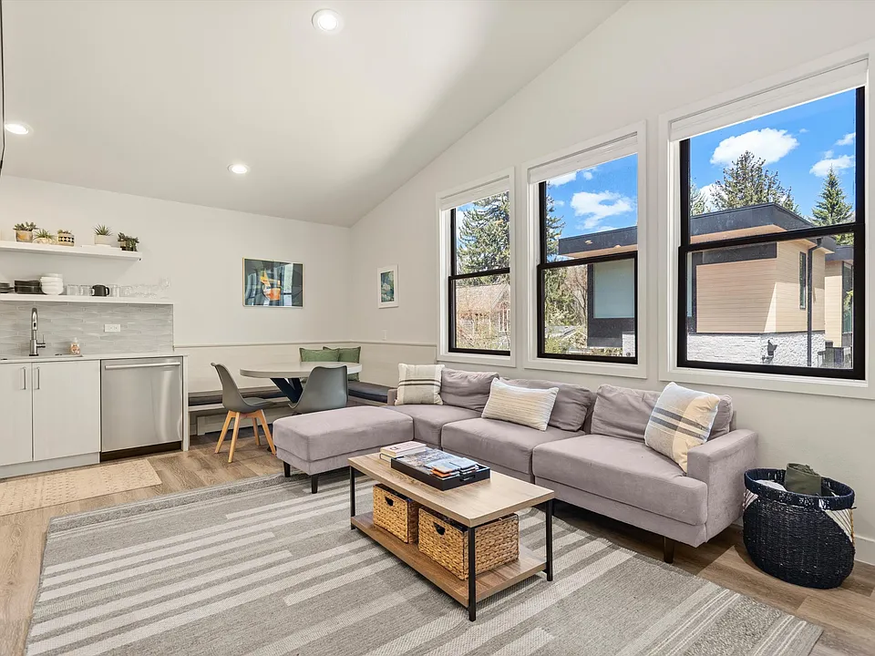 220 W Main St #201