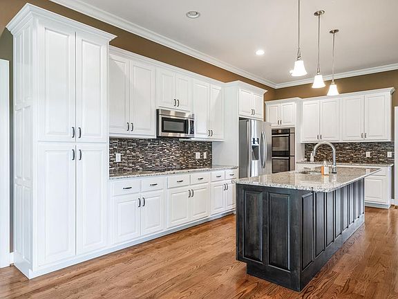 5th image of 455 Brotherton Dr