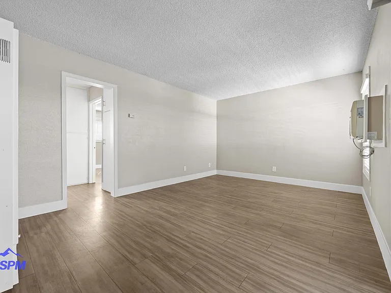 Willow Glen Apartments — Photo 18