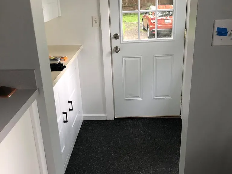 833 College Ave — Photo 9