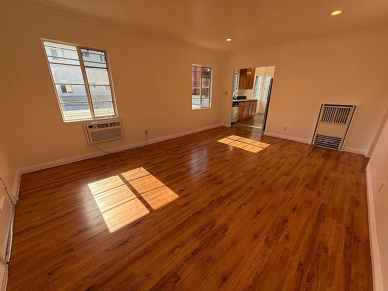 1811 N Garfield Pl #9J — Photo 8