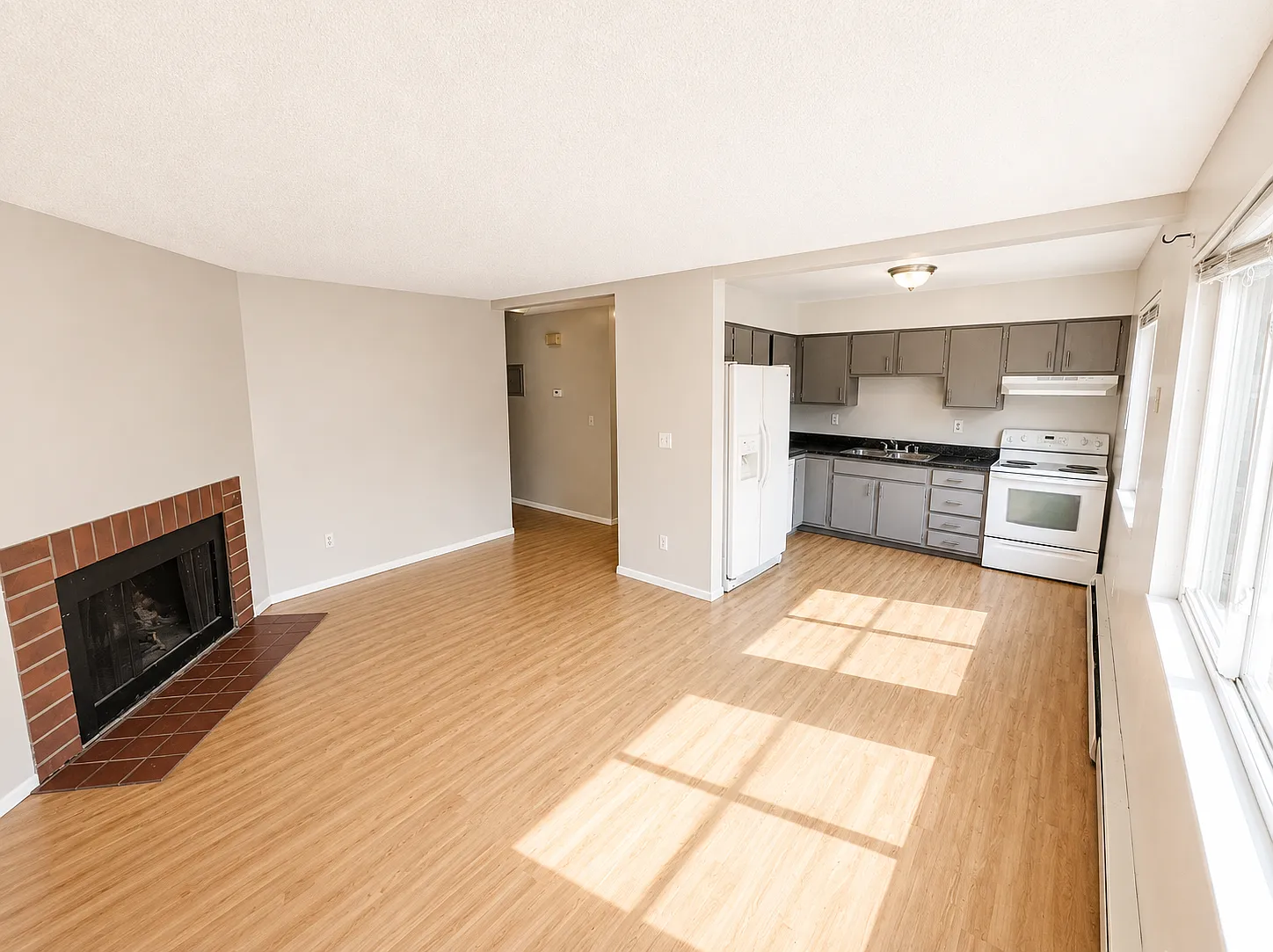 2 bed, 900 sqft, $1,095 — Photo 4